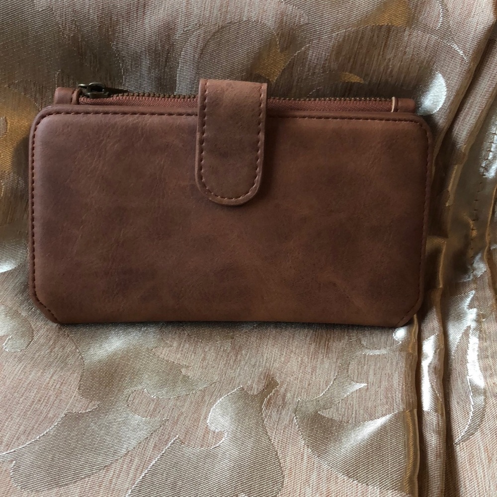 Woman’s magnetic wallet for smart phone.